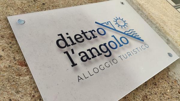 A la foto es mostra l'objecte Dietro l'Angolo situat a la ciutat de Nettuno.