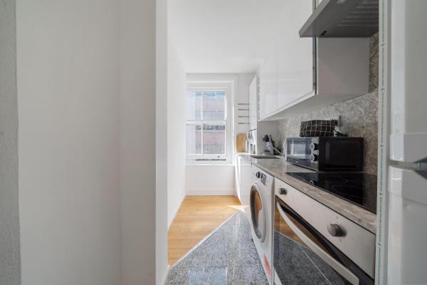 Billede 3: Stylish & Bright Studio in the Heart of Soho Unbeatable Location! No Lift WD8