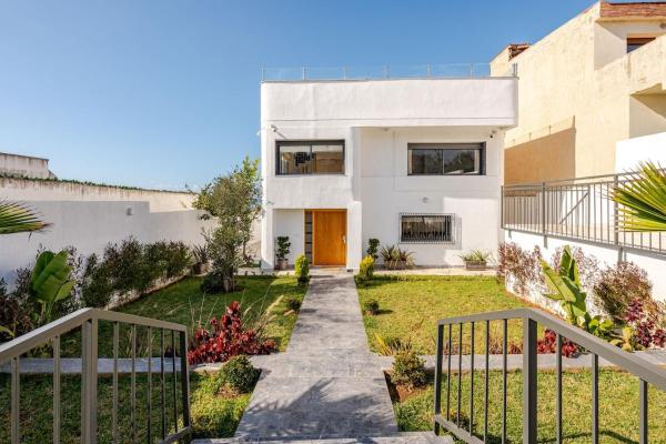 A la foto es mostra l'objecte Charming Villa in Harhoura situat a la ciutat de Temara.
