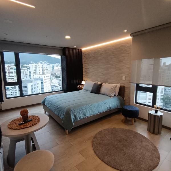 A la foto es mostra l'objecte Hermoso Estudio en la carolina Piso 13 con vista! situat a la ciutat de Quito.