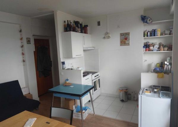 Na zdjęciu widoczny jest obiekt One bedroom flat with balcony położony w mieście Saint-Cloud.