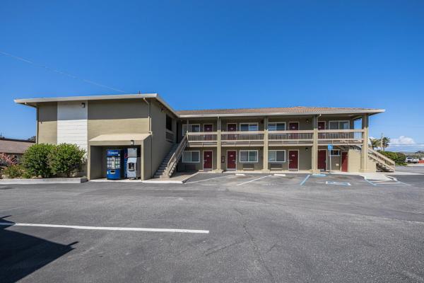 Στη φωτογραφία φαίνεται το αντικείμενο Coastal Valley Inn που βρίσκεται στην πόλη Moss Landing.