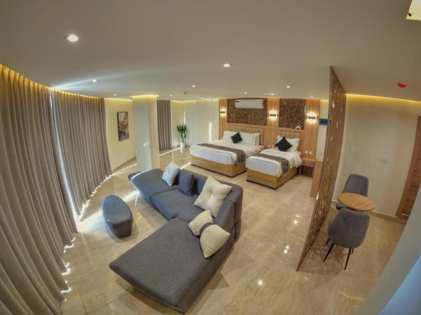 På bilden syns objektet Grand Season Hotel som ligger i staden Aqaba.