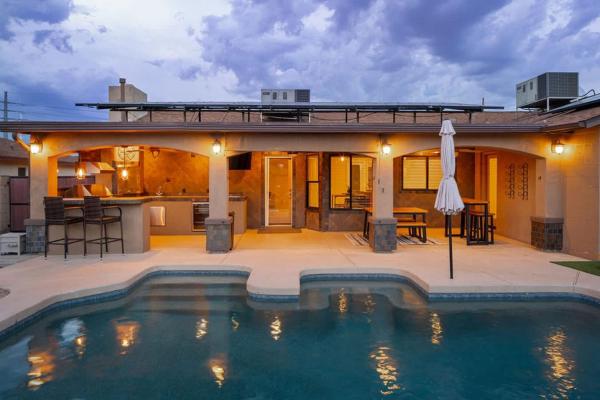 A la foto es mostra l'objecte Champions Oasis Home - Near the Stadui2007m withPool & Grill situat a la ciutat de Phoenix.