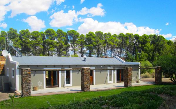 The photo shows the Shearers Cottage Unit B - Farm Stay located in the city of Loxton.