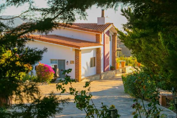 Villa de La Rosa with Pool & BBQ Area Wine Country