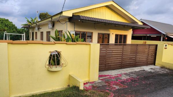 Na fotografii je vidět objekt Vacation Ipoh Homestay for 12 Pax 4 Bedrooms for Delicious Food nacházející se ve městě Ipoh.