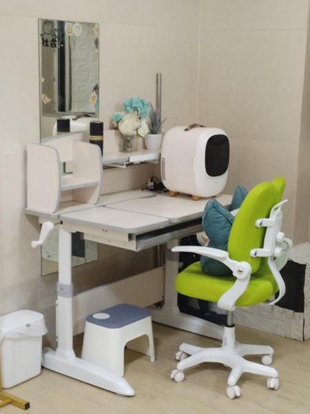 Spacious and comfortable Full bathroom Kitchenette Fridge Washing machine Dedicated work area Near Austin MTR station, Hongkong