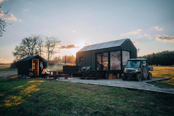 Auf dem Foto ist das Objekt Domek na Odludziu - Tiny House in der Stadt Podsarnie zu sehen.