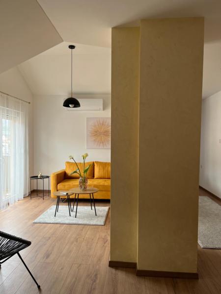 A la foto es mostra l'objecte Apartman Dobrica situat a la ciutat de Trebinje.