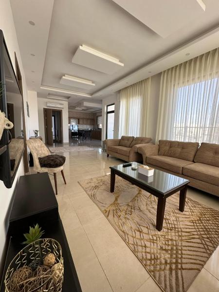 På billedet ses objektet Dabouq 3BR apartment beliggende i byen Amman.