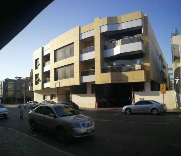 På billedet ses objektet dr waheed male apartment شقة دكتور وحيد للرجال beliggende i byen Dubai.