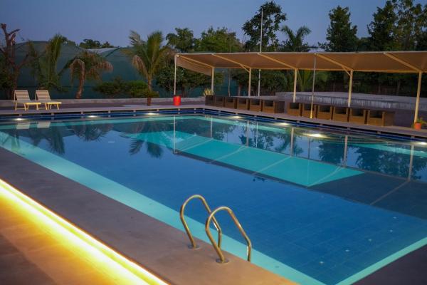 A la foto es mostra l'objecte Deora Resort and Hotel situat a la ciutat de Banār.