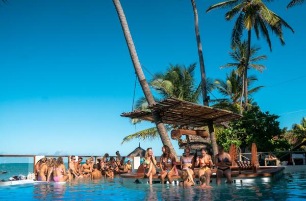 The photo shows the Tikipalmbeachhotel located in the city of Kiganga.