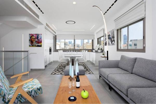 Billede 3: 3BR Duplex with Stunning Outdoors by HolyGuest
