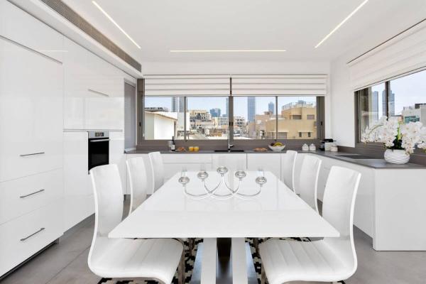 Billede 4: 3BR Duplex with Stunning Outdoors by HolyGuest