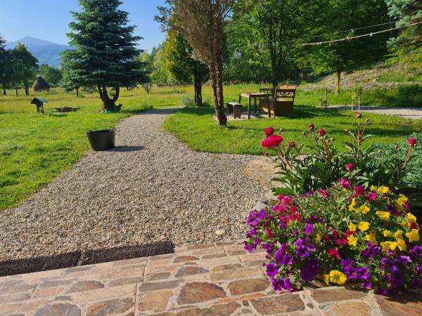 Na fotografii je vidět objekt Casa-Dorina nacházející se ve městě Dobreşti.