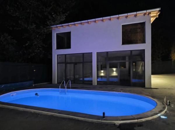 Na fotografii je vidět objekt White Lotus Home nacházející se ve městě Ripanj.