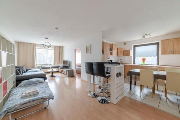 Foto 2: Schöne, möblierte Wohnung mit Balkon und Tiefgarage
