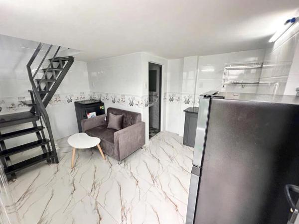 Na foto é possível ver o objeto Minihouse localizado na cidade de Ấp Bình Thương.