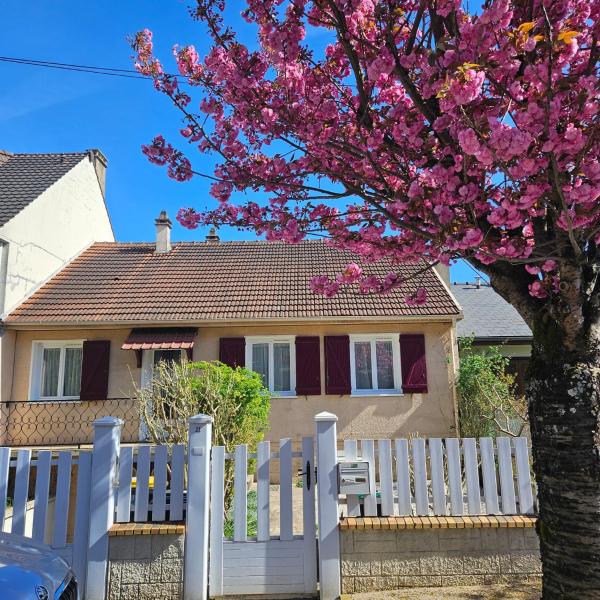 A la foto es mostra l'objecte Maison avec jardin proche Paris et Disney situat a la ciutat de Pontault-Combault.