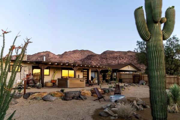 Spectacular Desert Cottage With Sauna And Jacuzzi In California - Joshua Tree, CA