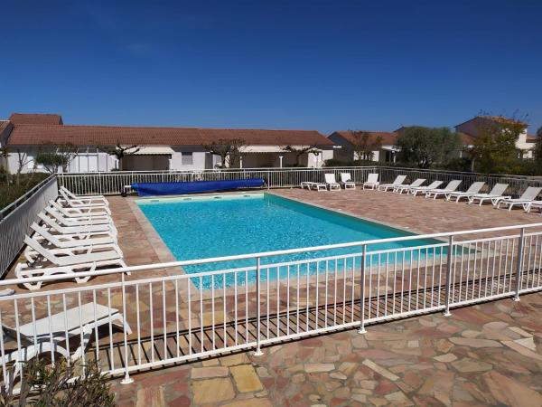 A la foto es mostra l'objecte Mini villa T2, 200 m de la plage, piscine chauffée, jardin situat a la ciutat de Prunete.
