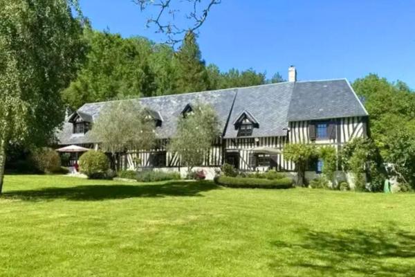 写真にはAngerville市にあるMaison Le Clos Longlais - Welkeysが写っています。