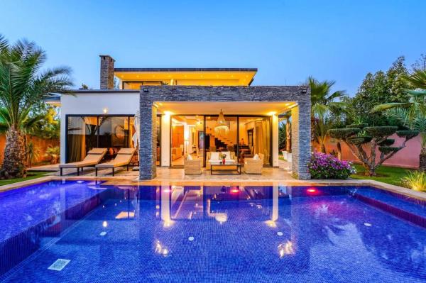 Na fotografii je vidět objekt Villa Alia - Piscine privée 3 Ch Navette Aéroport Gratuit nacházející se ve městě Oulad Zbir.