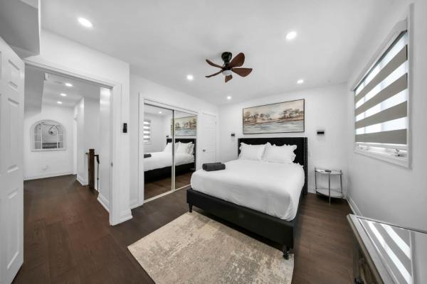 Na fotografii je vidět objekt Hidden 3BR Gem with Workspace, Fast wifi and Parking nacházející se ve městě Toronto.