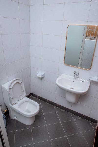 Foto 7: Spacious & Quiet 2BR Apt with Wi-Fi Buwate Mall