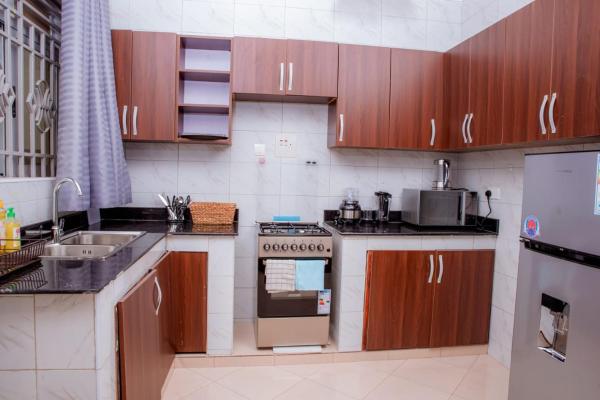 Foto 9: Spacious & Quiet 2BR Apt with Wi-Fi Buwate Mall