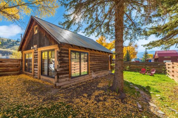 A la foto es mostra l'objecte Cozy Timbers situat a la ciutat de Creede.