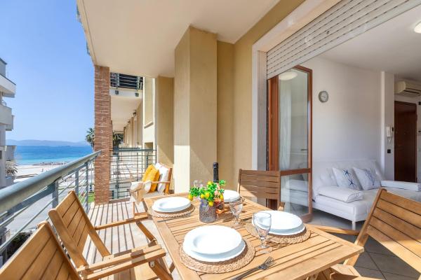 写真にはアルゲーロ市にあるSeaView - appartamento fronte mareが写っています。