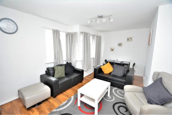 Lovely 2 Bedroom Condo in Greater London, London