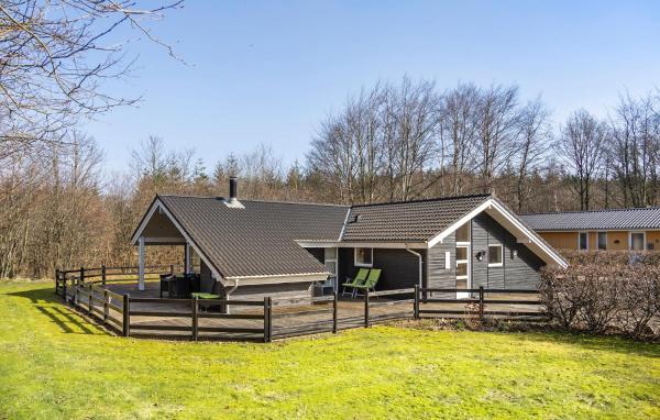 A la foto es mostra l'objecte Beautiful Home In Toftlund With Sauna situat a la ciutat de Toftlund.