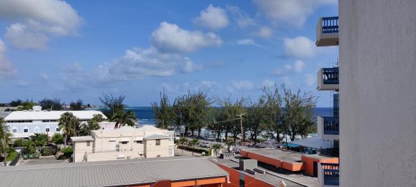 Nella foto è visibile l'oggetto Airy Seaside Apartment, Hastings Barbados situato nella città di Bridgetown.