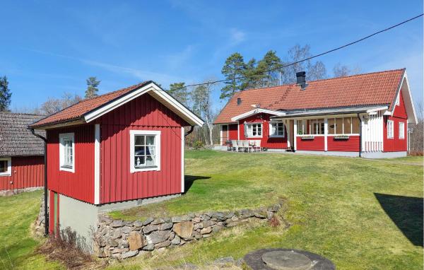 Na zdjęciu widoczny jest obiekt Nice Home In Vittsjö With Sauna położony w mieście Visseltofta.