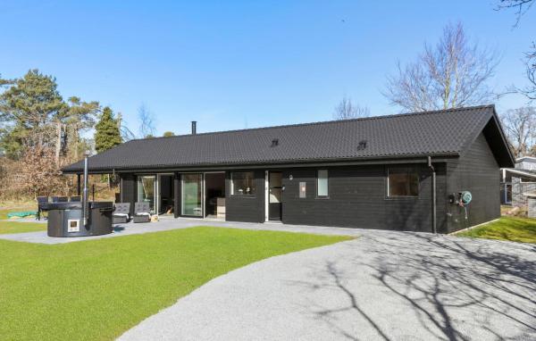A la foto es mostra l'objecte 4 Bedroom Pet-Friendly Home In Ebeltoft situat a la ciutat de Ebeltoft.