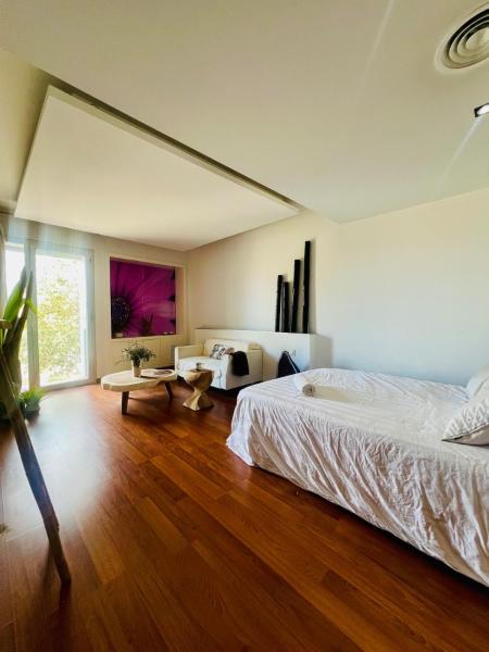 A la foto es mostra l'objecte Casa de diseño en el Delta del Ebro situat a la ciutat de Campredó.