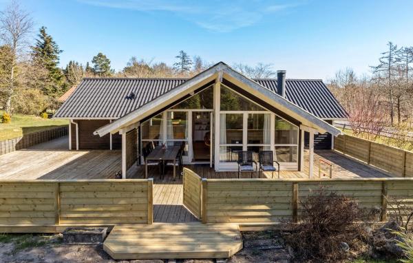 A la foto es mostra l'objecte 4 Bedroom Awesome Home In Ebeltoft situat a la ciutat de Ebeltoft.
