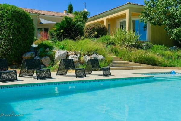 照片显示了位于Saint-Aunès市的Superbe propriété, piscine, salle de jeux, appareils de sport物件。
