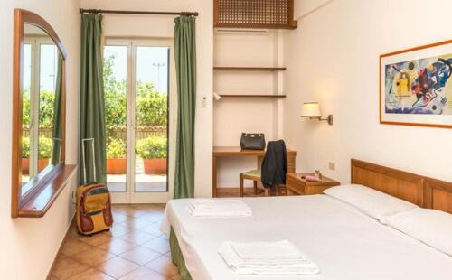 A la foto es mostra l'objecte Hotel Baia Del Sole situat a la ciutat de Civitavecchia.