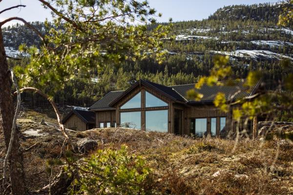 The photo shows the Villa Lakehouse Moss with sauna, boat & jacuzzi located in the city of Flatland.