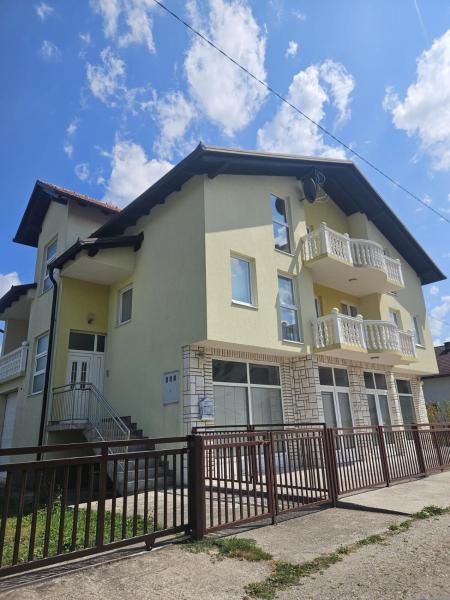 The photo shows the Villa Voljička located in the city of Trnovača.