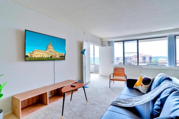 A la foto es mostra l'objecte Group-Friendly Stay Near Metro situat a la ciutat de Arlington.