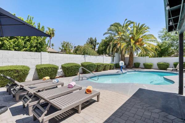 A la foto es mostra l'objecte Spring Song Home - Location Style Pool Firepit BBQ situat a la ciutat de Phoenix.
