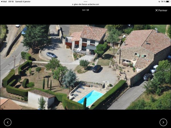 写真にはFélines市にあるGîte des 2 Croixが写っています。