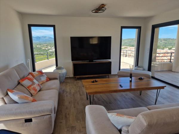 På billedet ses objektet Villa vue mer, montagne piscine beliggende i byen La Gondière.