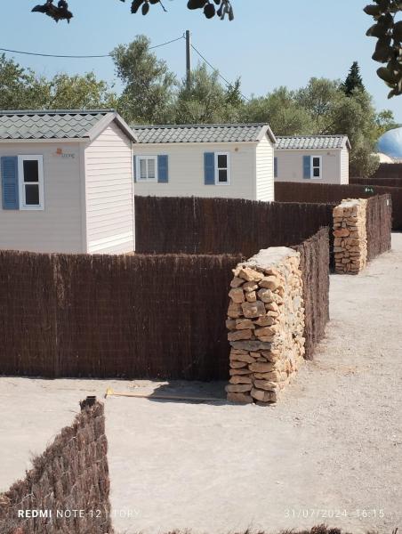 A la foto es mostra l'objecte Zielo Mobil Home situat a la ciutat de Tirig.